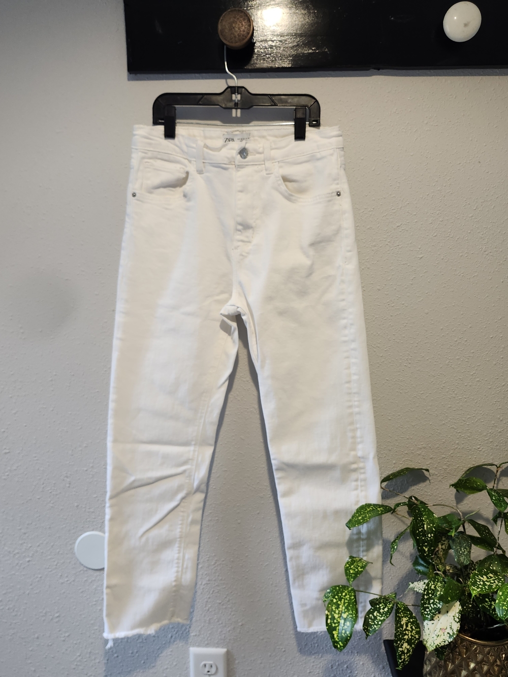 Zara White Cropped Slim Women's Jeans